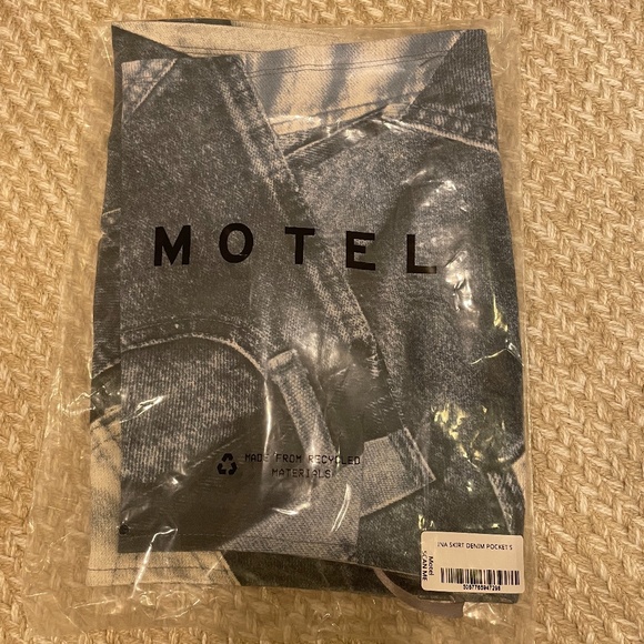 MOTEL X JACQUIE INA MINI SKIRT IN DENIM POCKET - Picture 2 of 2